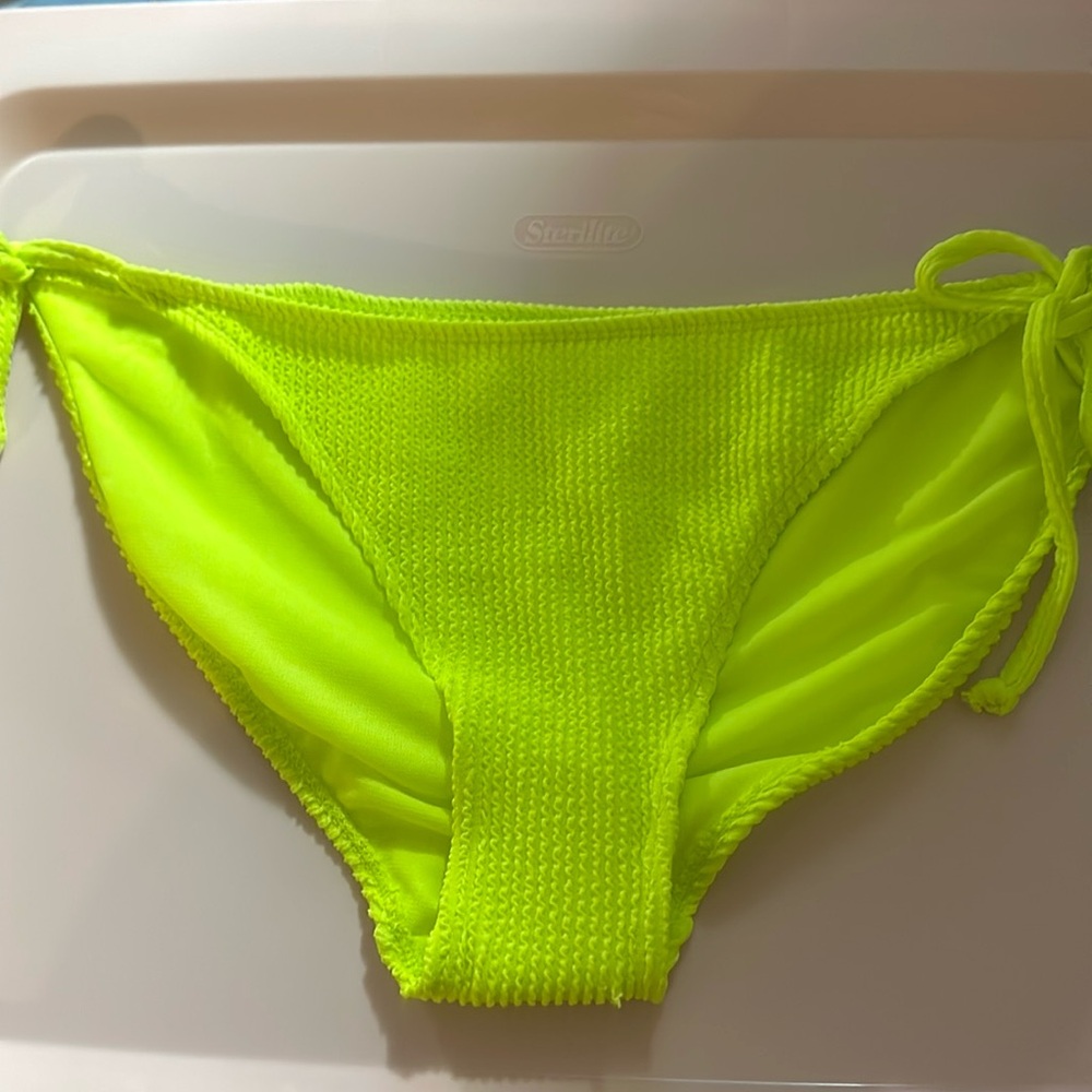 NO BOUNDARIES SIDE TIE CITRUS BIKINI BOTTOM: NEW WITH TAGS: JUNIORS XL (15-17)